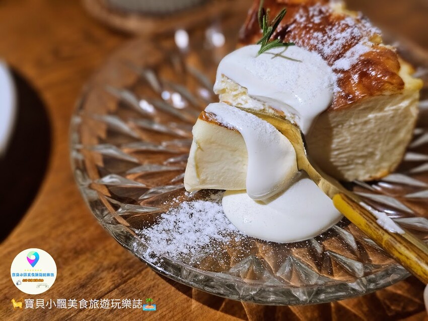 台南北區甜點必訪！貓咪友善空間『餵食三刻』，宵夜甜點、美味飲品陪你聊到深夜，讓喵星人治癒你一整天的疲憊心情！