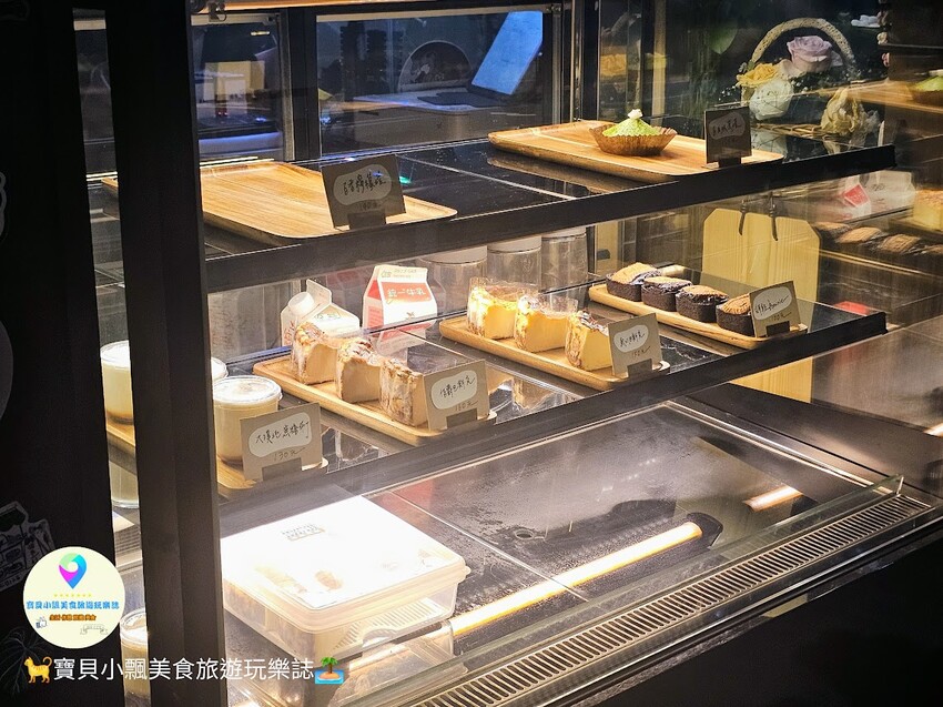 台南北區甜點必訪！貓咪友善空間『餵食三刻』，宵夜甜點、美味飲品陪你聊到深夜，讓喵星人治癒你一整天的疲憊心情！