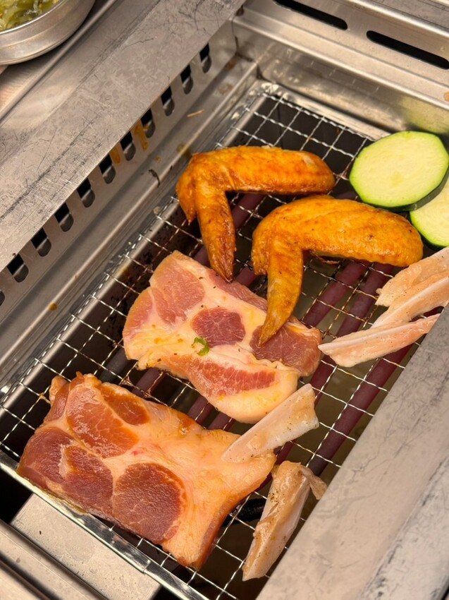 公館美食｜西門町最強燒肉插旗公館台大 598 起無限爽烤【熊一頂級燒肉-台大店】 - 雁雁｜美食 旅遊 生活娛樂