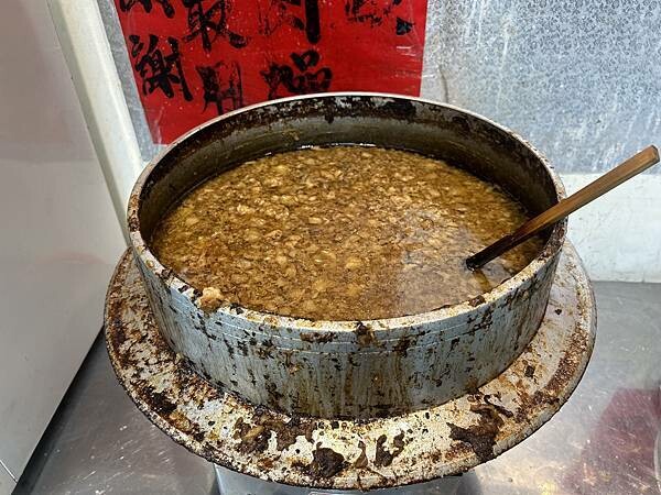 台南公園牛肉湯推薦｜阿蓮牛肉湯：免費牛肉燥飯吃到飽！