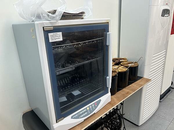 台南公園牛肉湯推薦｜阿蓮牛肉湯：免費牛肉燥飯吃到飽！