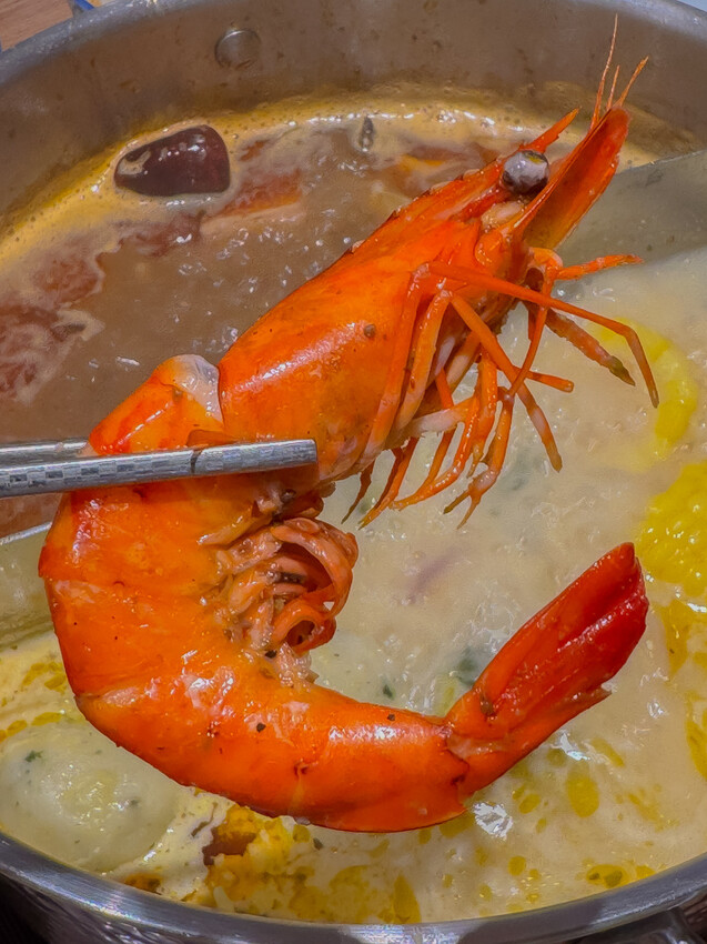 高雄美食必吃「這一小鍋高雄SOGO店」個人小火鍋澎派自助吧吃到飽。