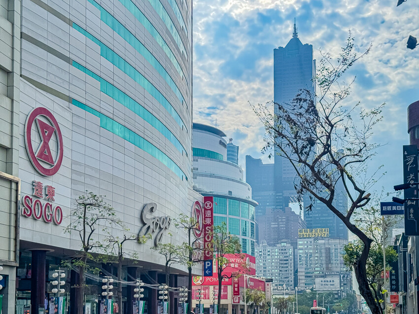 高雄美食必吃「這一小鍋高雄SOGO店」個人小火鍋澎派自助吧吃到飽。