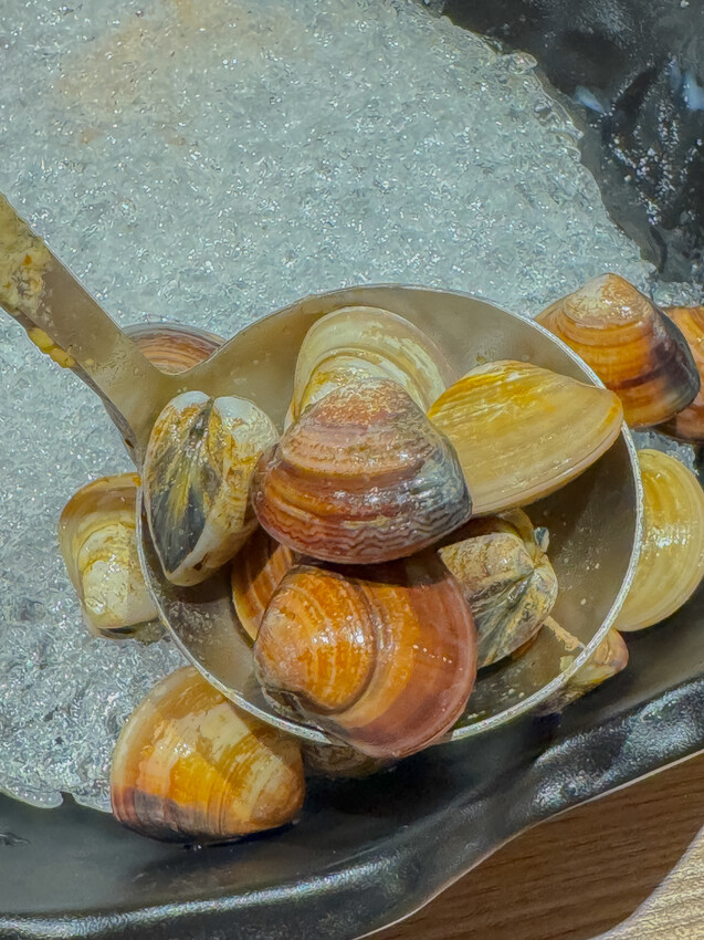 高雄美食必吃「這一小鍋高雄SOGO店」個人小火鍋澎派自助吧吃到飽。