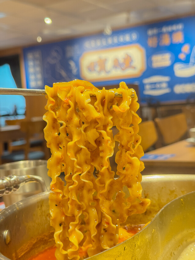 高雄美食必吃「這一小鍋高雄SOGO店」個人小火鍋澎派自助吧吃到飽。