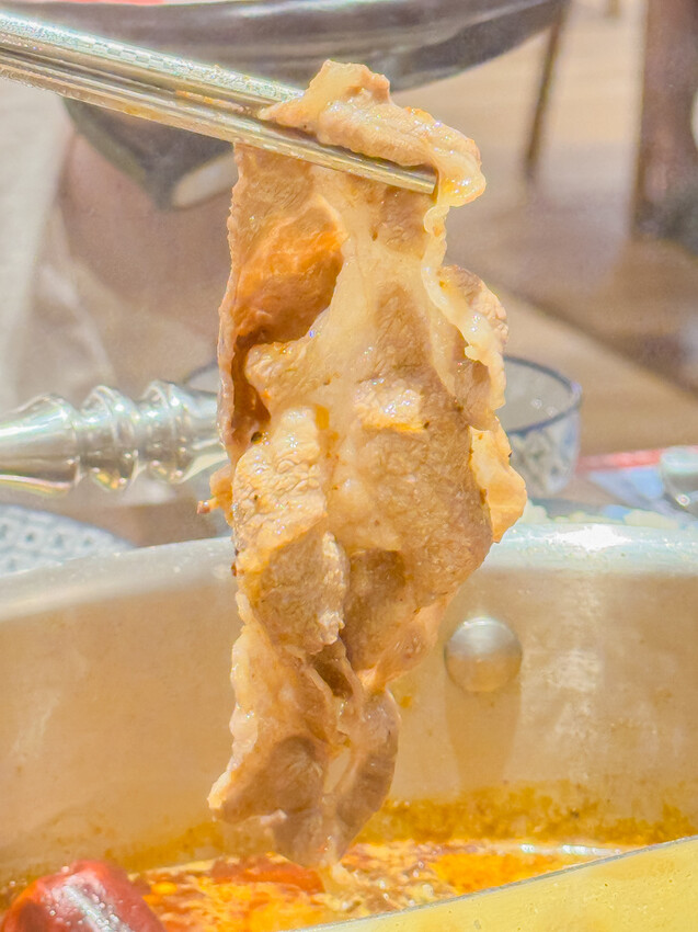 高雄美食必吃「這一小鍋高雄SOGO店」個人小火鍋澎派自助吧吃到飽。