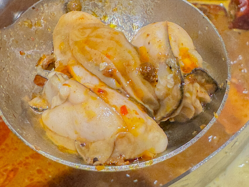 高雄美食必吃「這一小鍋高雄SOGO店」個人小火鍋澎派自助吧吃到飽。