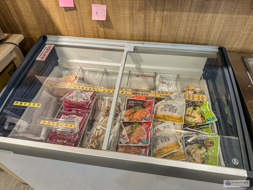 桃園火車站旁「韓熙恩無人拉麵店」不限時 全自助！讓你吃泡麵新體驗。