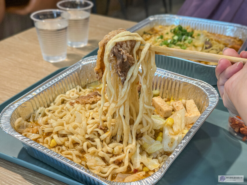桃園火車站旁「韓熙恩無人拉麵店」不限時 全自助！讓你吃泡麵新體驗。