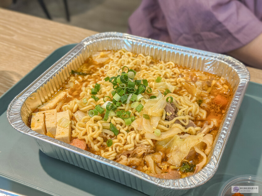 桃園火車站旁「韓熙恩無人拉麵店」不限時 全自助！讓你吃泡麵新體驗。