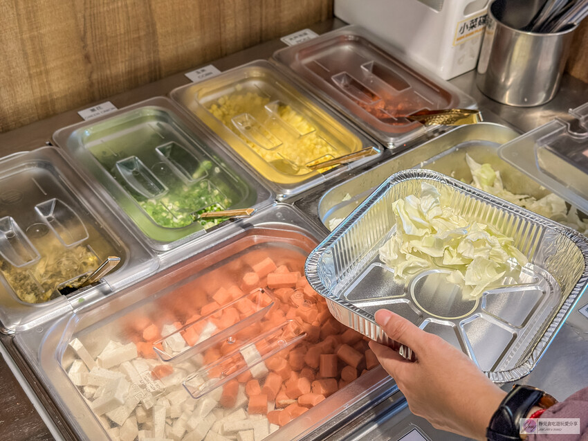 桃園火車站旁「韓熙恩無人拉麵店」不限時 全自助！讓你吃泡麵新體驗。