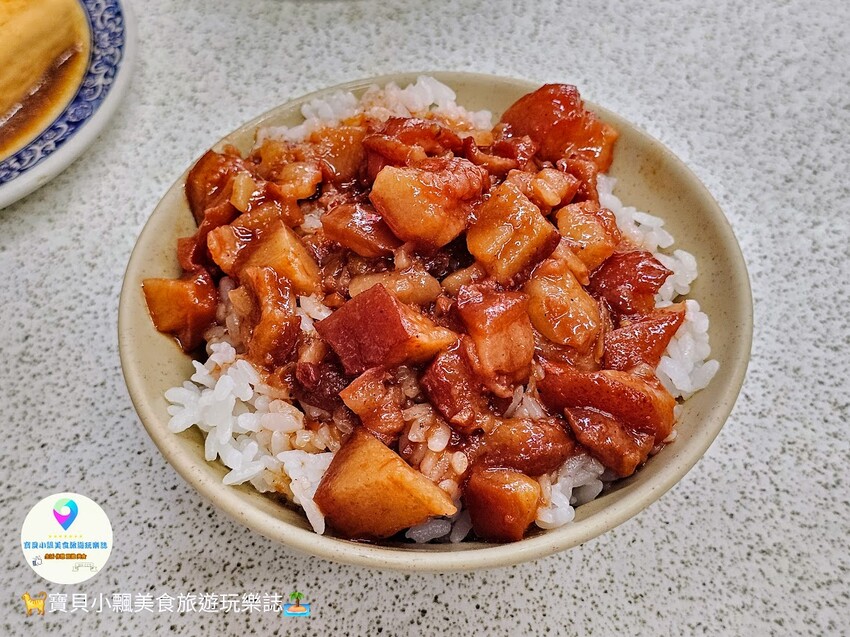 台中深夜美食!「東興市魯肉公司」營業到凌晨四點 肉燥飯 爌肉飯肥嫩多汁超推薦。