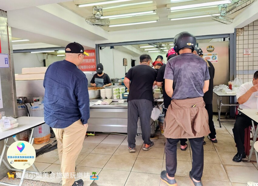 台中深夜美食!「東興市魯肉公司」營業到凌晨四點 肉燥飯 爌肉飯肥嫩多汁超推薦。