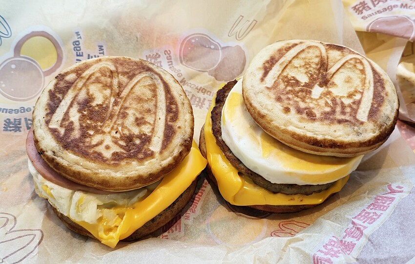 只賣35天！！風靡日本必吃神級早餐”麥當勞厚鬆餅堡”來囉！想吃快設鬧鐘～～