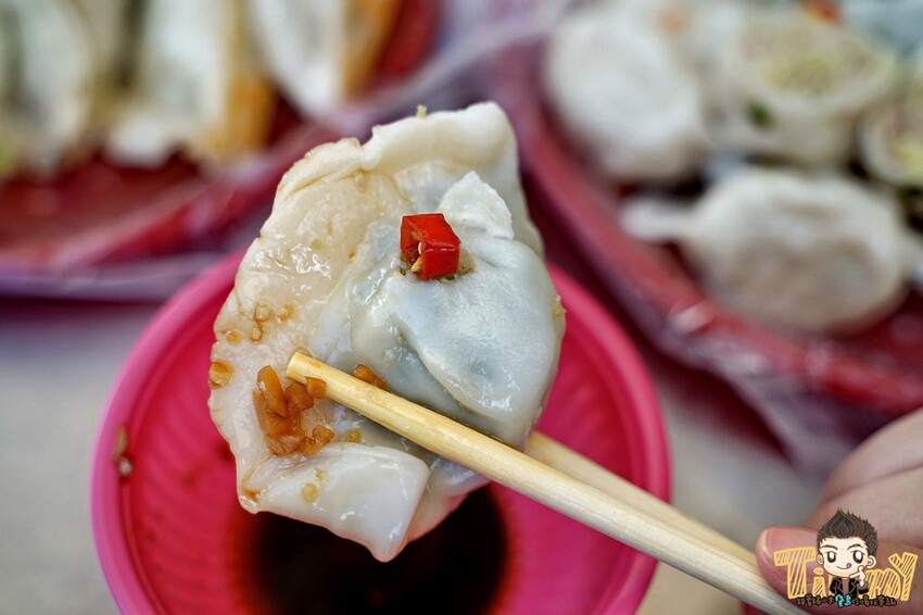 新竹縣竹東鎮新竹竹東|開店就排隊到深夜必吃廣東手工脆皮大鍋貼+酸辣湯.發財車鍋貼水餃大顆料多又便宜！(東林路夜市菜單電話營業時間) - 跟著踢小米吃喝玩樂趣