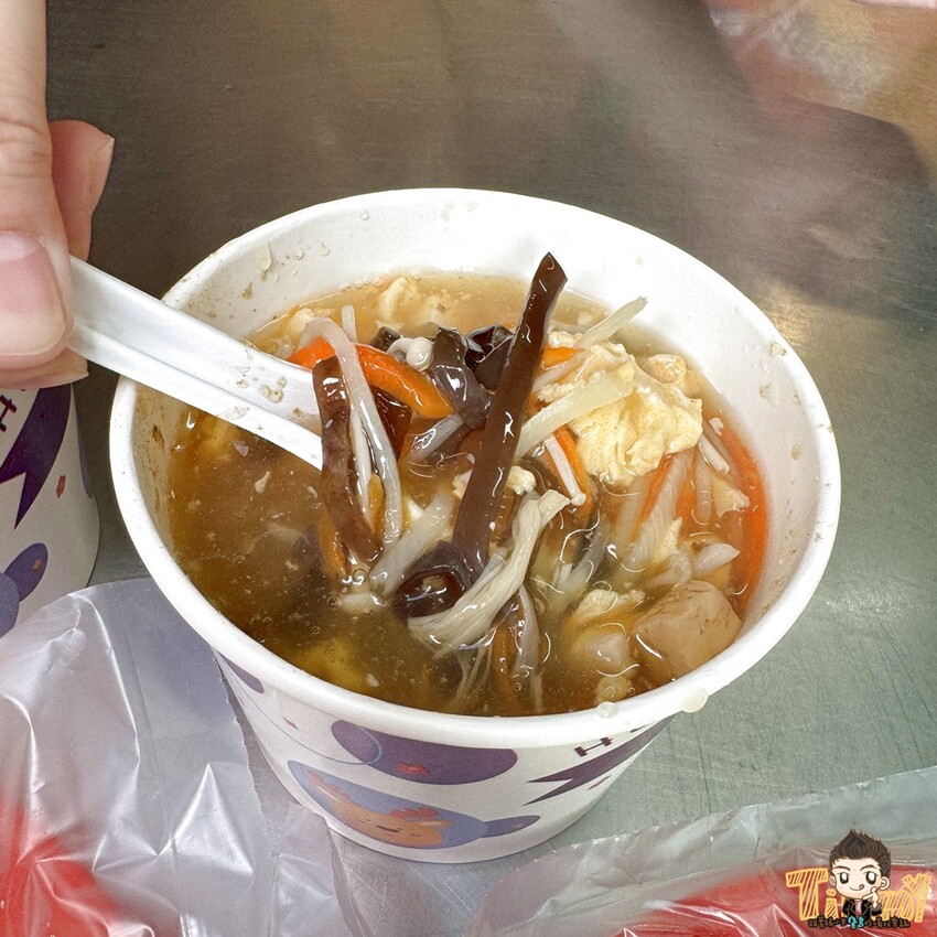 新竹縣竹東鎮新竹竹東|開店就排隊到深夜必吃廣東手工脆皮大鍋貼+酸辣湯.發財車鍋貼水餃大顆料多又便宜！(東林路夜市菜單電話營業時間) - 跟著踢小米吃喝玩樂趣