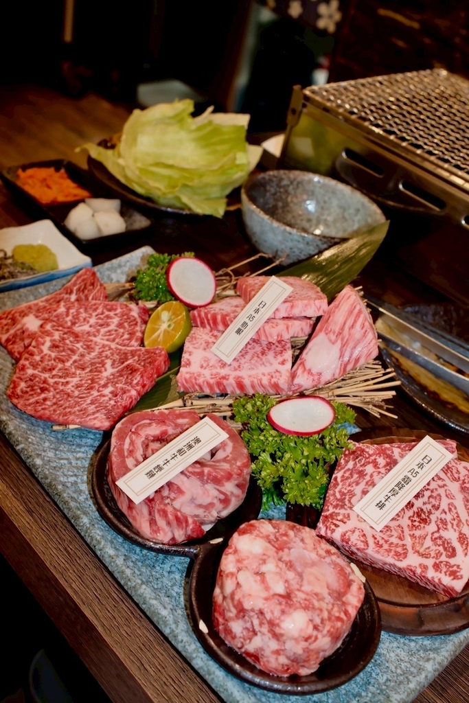 高雄燒肉推薦【鉄人燒肉】和牛入口即化有代烤|燒肉套餐CP值超