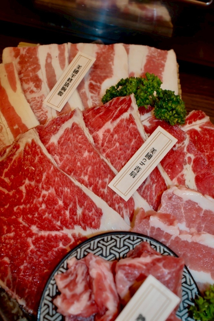 高雄燒肉推薦【鉄人燒肉】和牛入口即化有代烤|燒肉套餐CP值超