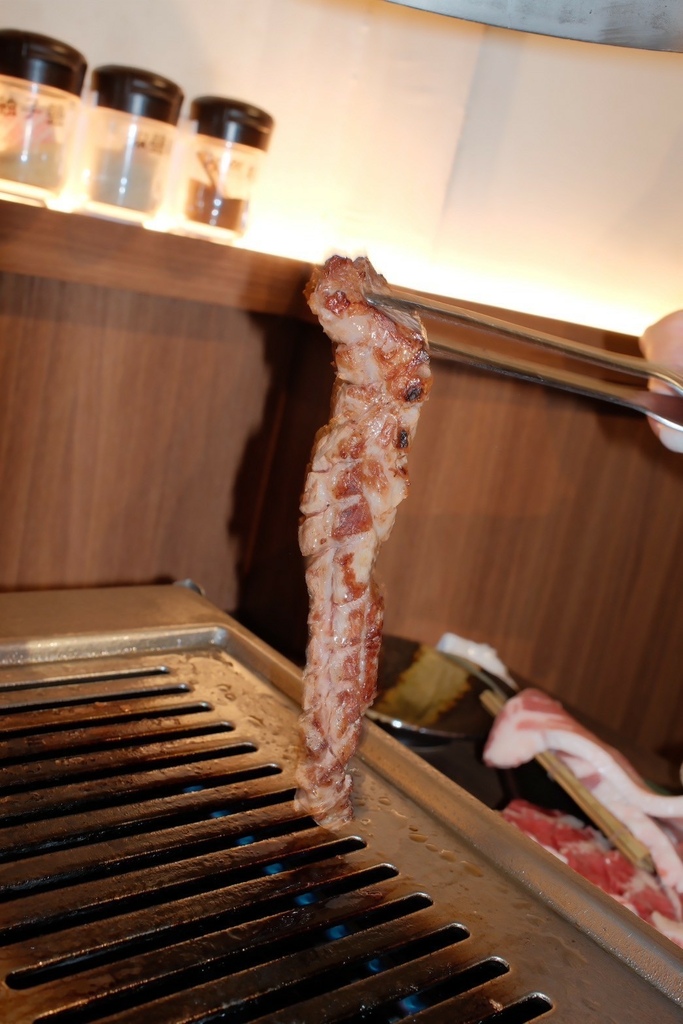 高雄燒肉推薦【鉄人燒肉】和牛入口即化有代烤|燒肉套餐CP值超