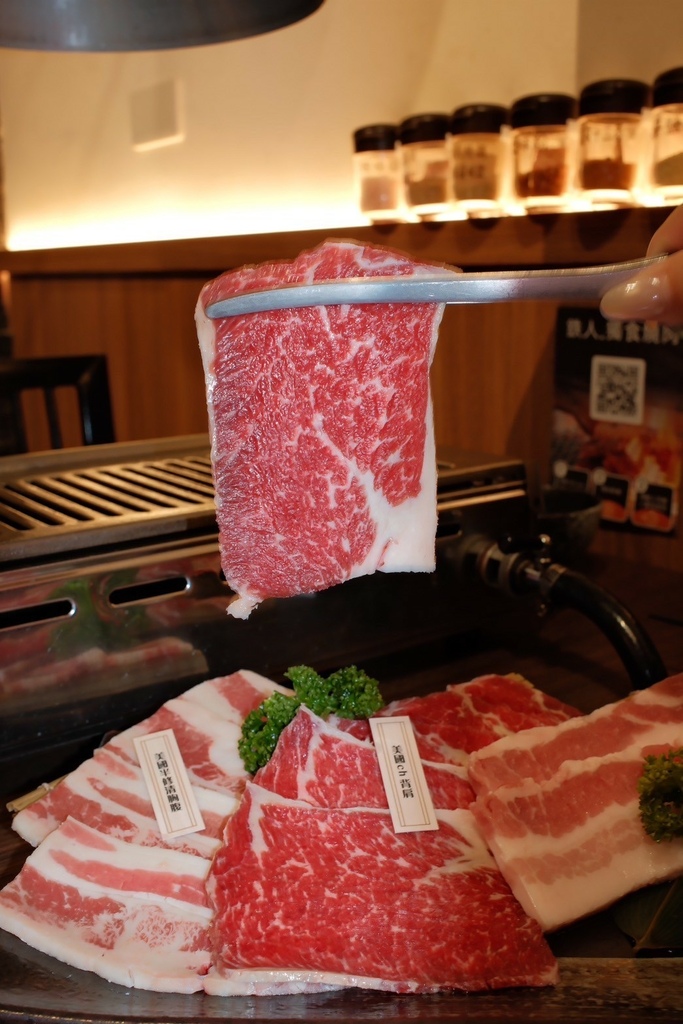 高雄燒肉推薦【鉄人燒肉】和牛入口即化有代烤|燒肉套餐CP值超