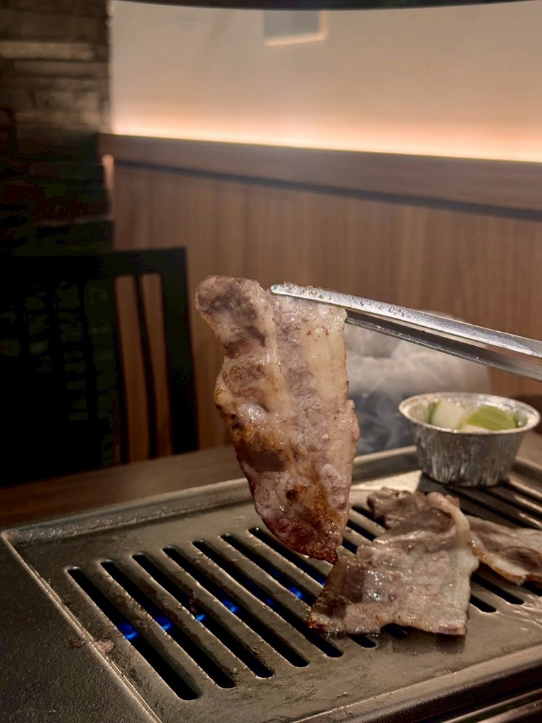 高雄燒肉推薦【鉄人燒肉】和牛入口即化有代烤|燒肉套餐CP值超