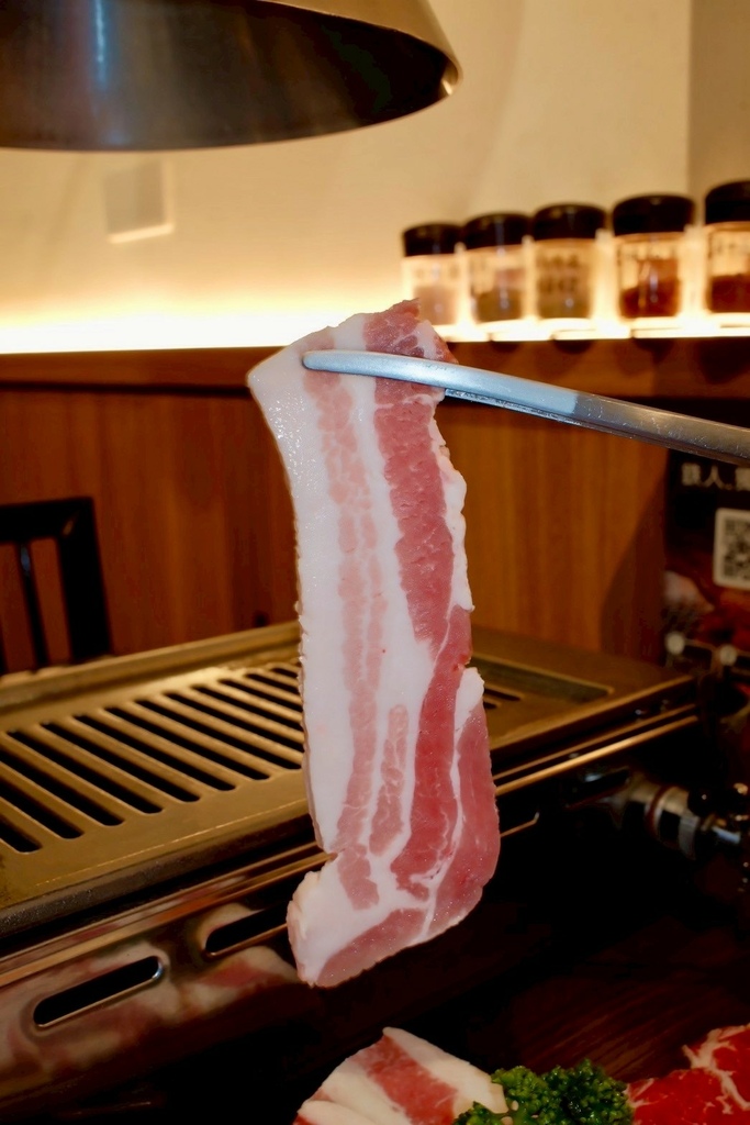 高雄燒肉推薦【鉄人燒肉】和牛入口即化有代烤|燒肉套餐CP值超