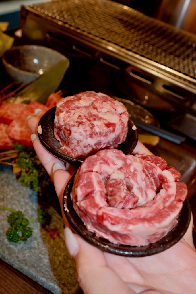 高雄燒肉推薦【鉄人燒肉】和牛入口即化有代烤|燒肉套餐CP值超