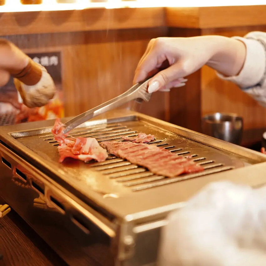 高雄燒肉推薦【鐵人燒肉】個人燒肉套餐超豐富│多人聚餐烤肉推薦