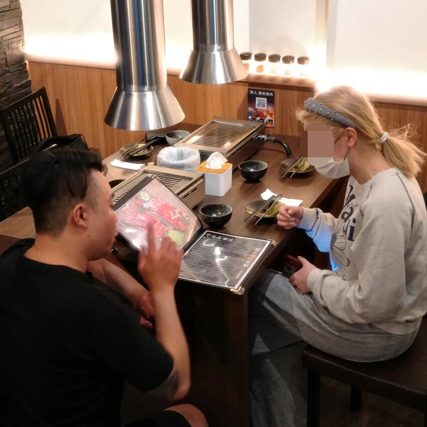 高雄燒肉推薦【鐵人燒肉】個人燒肉套餐超豐富│多人聚餐烤肉推薦