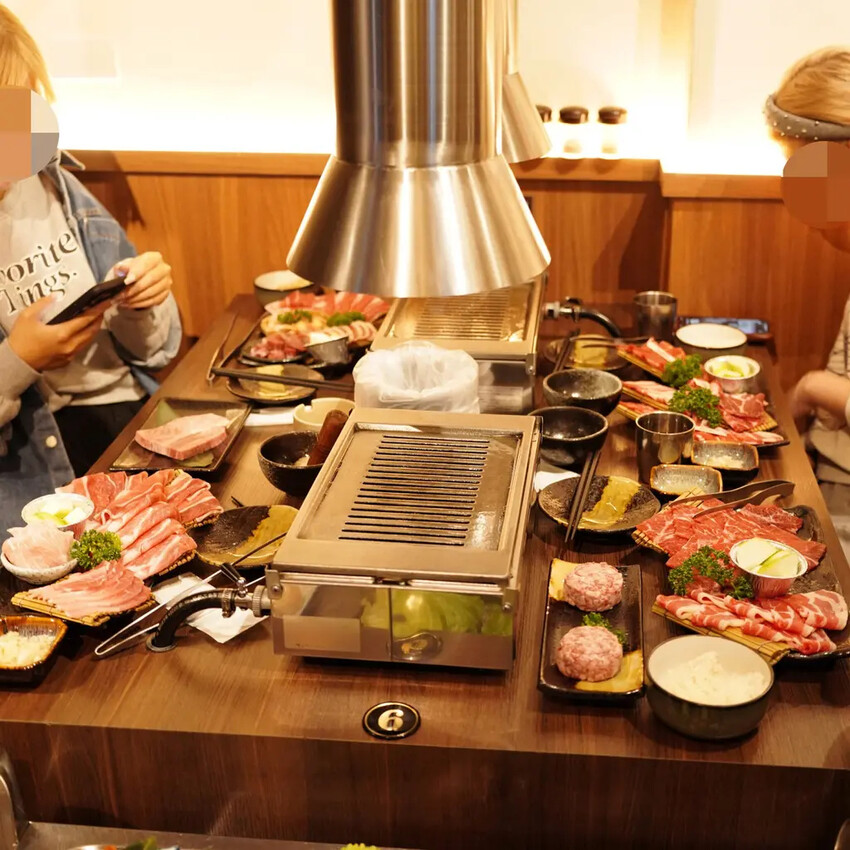 高雄燒肉推薦【鐵人燒肉】個人燒肉套餐超豐富│多人聚餐烤肉推薦