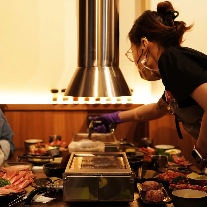 高雄燒肉推薦【鐵人燒肉】個人燒肉套餐超豐富│多人聚餐烤肉推薦