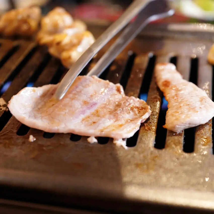 高雄燒肉推薦【鐵人燒肉】個人燒肉套餐超豐富│多人聚餐烤肉推薦