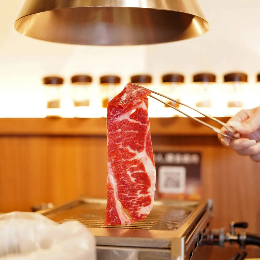 高雄燒肉推薦【鐵人燒肉】個人燒肉套餐超豐富│多人聚餐烤肉推薦