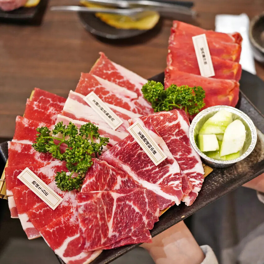 高雄燒肉推薦【鐵人燒肉】個人燒肉套餐超豐富│多人聚餐烤肉推薦