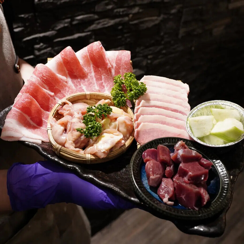 高雄燒肉推薦【鐵人燒肉】個人燒肉套餐超豐富│多人聚餐烤肉推薦