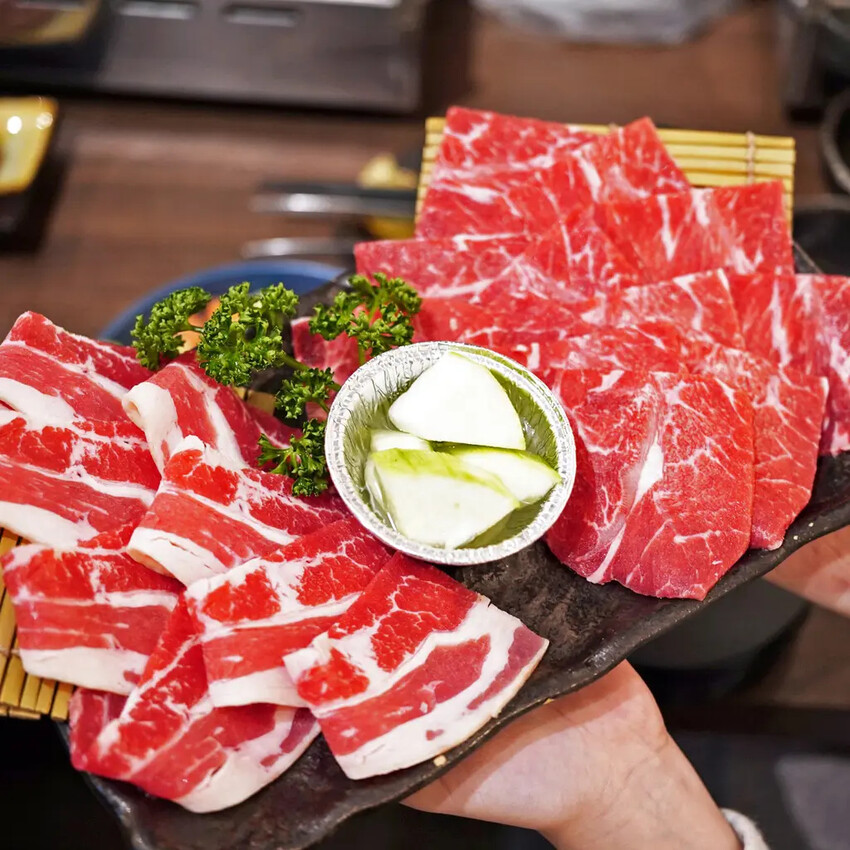 高雄燒肉推薦【鐵人燒肉】個人燒肉套餐超豐富│多人聚餐烤肉推薦