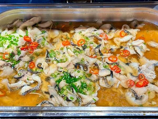 台北吃到飽霸主「漢來海港餐廳」海鮮控的天堂,螃蟹 爐烤牛排CP值爆表。