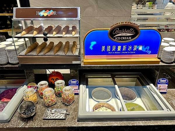 台北吃到飽霸主「漢來海港餐廳」海鮮控的天堂,螃蟹 爐烤牛排CP值爆表。