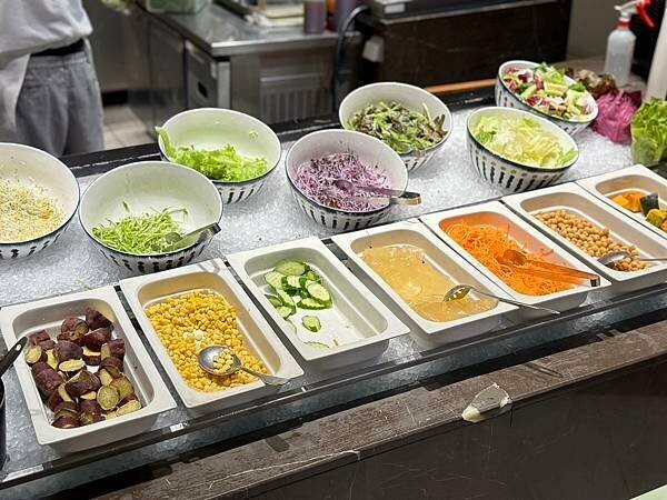 台北吃到飽霸主「漢來海港餐廳」海鮮控的天堂,螃蟹 爐烤牛排CP值爆表。