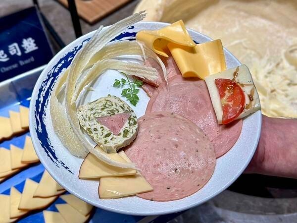 台北吃到飽霸主「漢來海港餐廳」海鮮控的天堂,螃蟹 爐烤牛排CP值爆表。