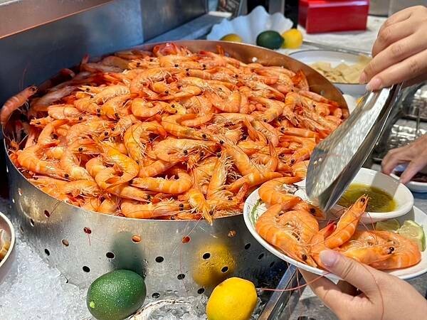 台北吃到飽霸主「漢來海港餐廳」海鮮控的天堂,螃蟹 爐烤牛排CP值爆表。