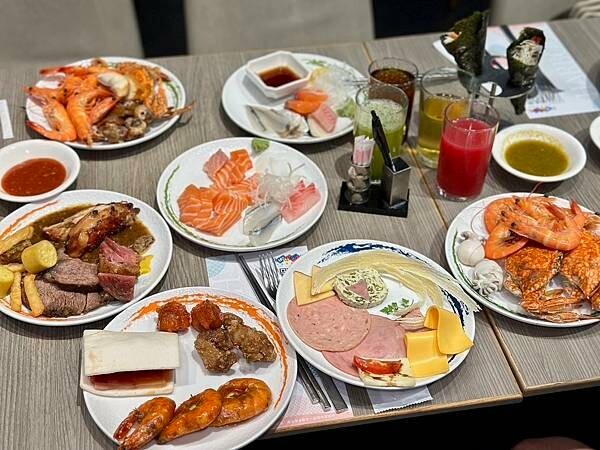 台北吃到飽霸主「漢來海港餐廳」海鮮控的天堂,螃蟹 爐烤牛排CP值爆表。