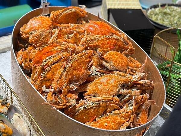 台北吃到飽霸主「漢來海港餐廳」海鮮控的天堂,螃蟹 爐烤牛排CP值爆表。