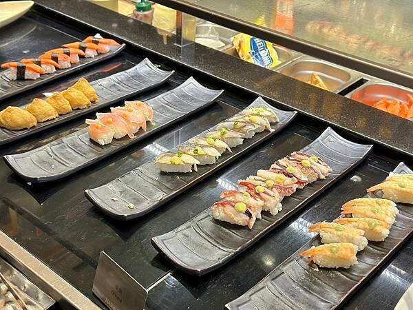 台北吃到飽霸主「漢來海港餐廳」海鮮控的天堂,螃蟹 爐烤牛排CP值爆表。