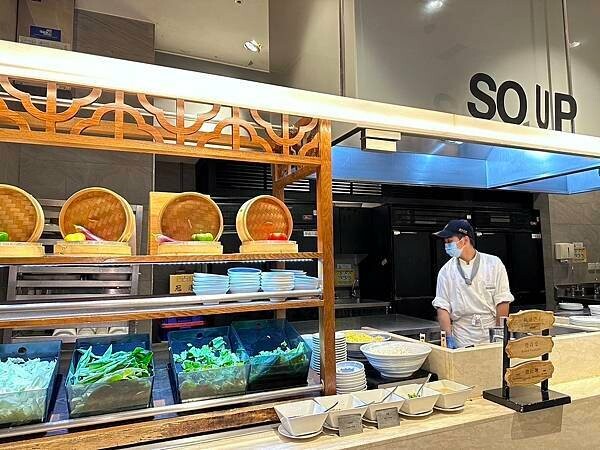 台北吃到飽霸主「漢來海港餐廳」海鮮控的天堂,螃蟹 爐烤牛排CP值爆表。