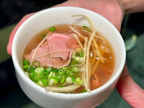 台北吃到飽霸主「漢來海港餐廳」海鮮控的天堂,螃蟹 爐烤牛排CP值爆表。