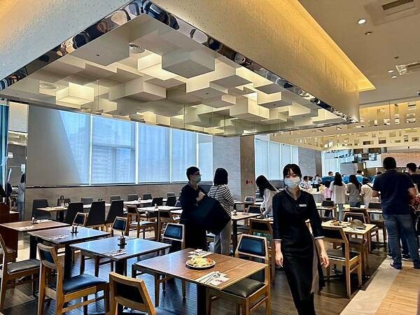 台北吃到飽霸主「漢來海港餐廳」海鮮控的天堂,螃蟹 爐烤牛排CP值爆表。