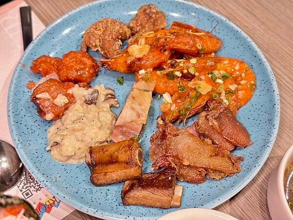 台北吃到飽霸主「漢來海港餐廳」海鮮控的天堂,螃蟹 爐烤牛排CP值爆表。