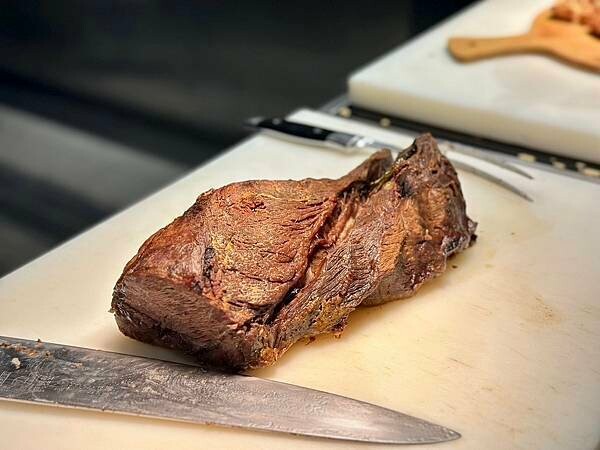 台北吃到飽霸主「漢來海港餐廳」海鮮控的天堂,螃蟹 爐烤牛排CP值爆表。