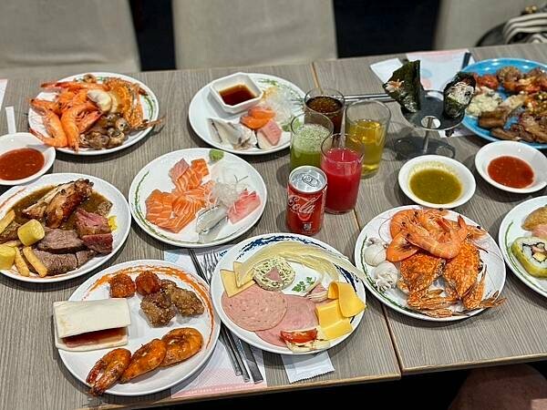 台北吃到飽霸主「漢來海港餐廳」海鮮控的天堂,螃蟹 爐烤牛排CP值爆表。